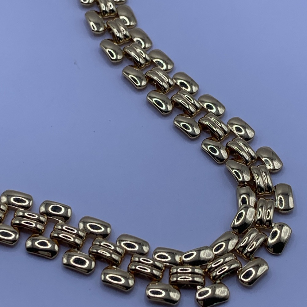 Elegant Buttery Gold Tone Collar Necklace